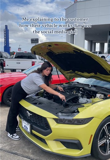 Do I pass for a car girly? 😗✌️#doggettfordofbeaumont #forddealership #doggett #socialmediagirl #justagirl