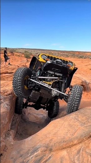 Extremely modified Jeep Wrangler Rubicon doin extreme level off-roading #jeepwranglerunlimitedsport