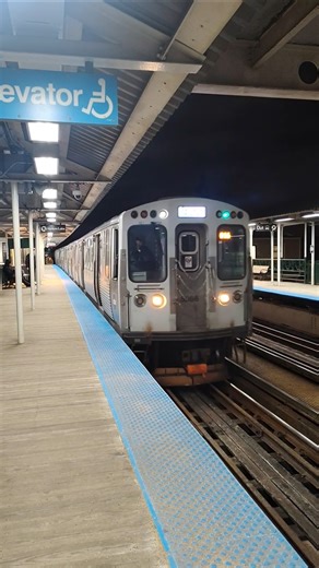 CTA Green Line Train Run 016 arriving @ Ashland Station #shorts #cta
