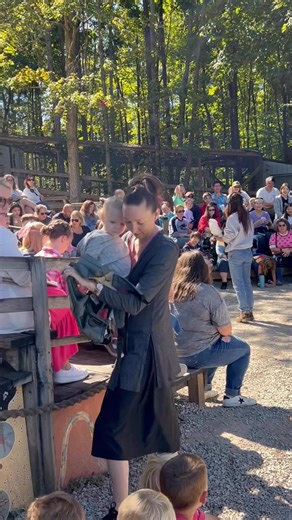 A beautiful day to watch the Animal Show at Kentucky Down Under. A nice group in attendance with Fall Break happening. | Kentucky Down Under Adventure Zoo