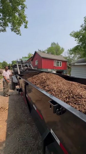 15 yards of mulch in minutes. #reels #viralreels #mulch #mulchinstallment #installment #tipsandtricks | Stanley "Dirt Monkey" Genadek
