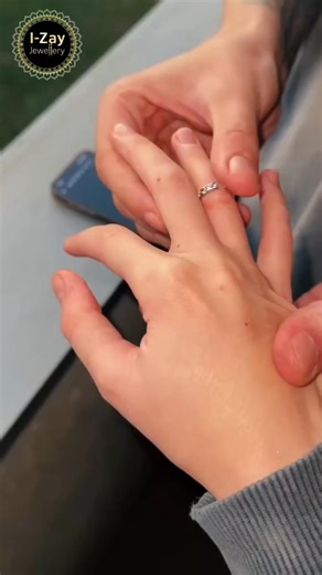 Smart Trick to Get Ring Size for a Perfect Gift 💍🎁 #jewelry #gift #tricks