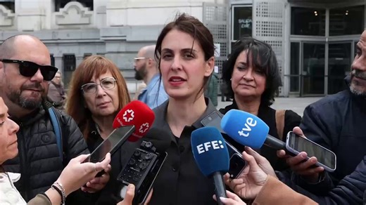 Dice la extrema derecha que la culpa de que falten plazas en la educación infantil pública es de la inmigración. Como la crisis de vivienda, la violencia machista, el metro saturado, la derrota en la Champions y hasta el mal tiempo: todo es culpa del último en llegar. 5 puntos de respuesta a su nueva campaña racista: 1. Sobre natalidad, números: hay registradas en nuestra ciudad más mascotas que MENORES de 10 años empadronados. En Madrid viven ahora mismo unos 78.000 niños menores de 3. Es práct