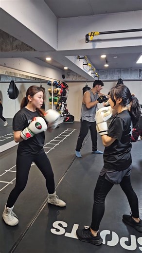 平安夜，祝福大家身體健康、平安幸福😊😊 #烈火拳擊運動空間 預約體驗課程👉🏻️體驗價$399元 📢請洽官方LINE @611fvhpx 🔥️https://Lin.ee/iOaHWXx 🥊🥊🥊 #拳擊 #拳擊教練 #私人教練 #烈火拳擊 團體課程 私人課程 台北拳擊 烈火拳擊 拳擊推薦 拳擊運動 拳擊教學 拳擊館 拳擊課程 boxing boxinglife boxinggym boxingtraining padworkout mittwork mittworkout | 烈火拳擊運動空間 - BlazeBoxing