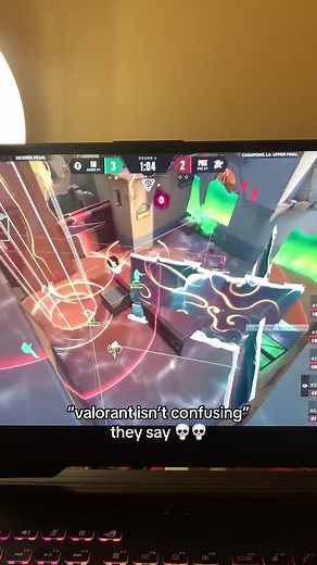 Explaining Valorant to a Non-Player Friend 😭😭😭