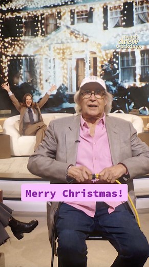 See @CNN’s new documentary, “I’m Chevy Chase and You’re Not,” on January 1 at 8pm! 🎄 #christmas #vacation #cnn #drewbarrymore #chevychase