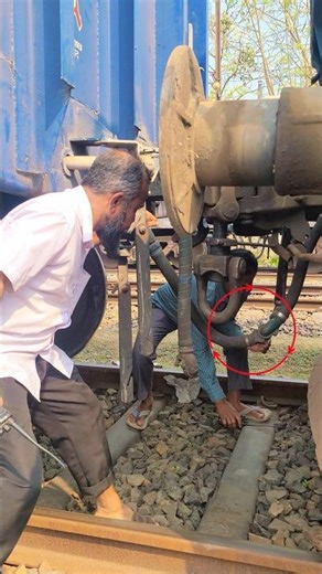 Step-by-step process of releasing train air brakes and uncoupling coaches. #shorts #train #coupling