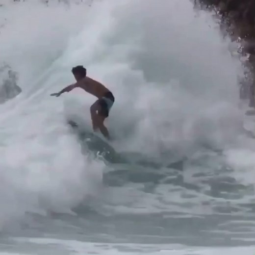 #surfingphotography #surfstyle #adventure #gopro #instasurf #kitesurf #hawaii #surfphotos #photooftheday #kiteboarding #surfsup #surfline #art #fun