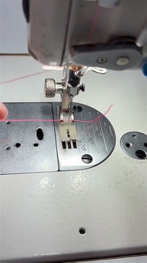 Eye-Closed Needle Threader "Needle Threader" Sewing Machine Accessories This work