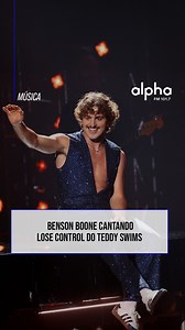 Em março do último ano, Benson Boone surpreendeu os fãs com um cover emocionante de “Lose Control”, hit de Teddy Swims, para a BBC Radio 1. Confira um trecho da performance! 🎶✨ Aliás, a conexão entre os dois artistas vai além da música: ambos são atrações confirmadas para o Lollapalooza Brasil neste sábado (29). Essa será a primeira vez dos astros no Brasil. 🇧🇷 #Alpha #AlphaFM #Música #BensonBoone #TeddySwims | Alpha FM