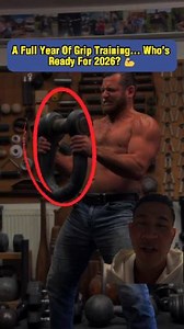 This 2025 grip-training montage is a reminder that real strength starts at the hands 💪 Heavy deadlift holds, farmer carries, pinch grips, thick handles—an entire year of focused work packed into one gritty reel. Chalk flying, skin torn, progress earned. Caption says it all: “A year of grip. Who’s joining me in 2026?” Grip is one of the most underrated performance limiters. Weak hands cap deadlifts, rows, pull-ups, carries, climbing, grappling—even throwing and contact sports. Train it consisten