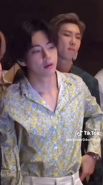 he's so hot🔥🥵#taekook #vkook #kookv