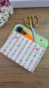 #fblifestyle “A multi-purpose deep pouch! 🌸 Use it as a tablet sleeve, sewing organizer, scissors and rotary cutter holder… Everything fits perfectly in one place. Don’t forget to watch the video for all the details ✨A cute and practical multi-purpose pouch ✨ Watch the video for details! | Craft Nest