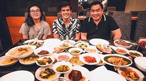 195K views · 7.9K reactions | Where to eat in Jakarta. From Bakmi, to Nasi Campur and the best Nasi Padang. This is your food guide for Jakarta, Indonesia. Part 1: Jakarta Street Food Tour: https://youtu.be/QKl4DLuhqY8 Watch more Overnight episodes! https://www.youtube.com/playlist?list=PLlaLRniCHL9S7Jva6MlVA8Y7u6lkr5AY9 | FEATR | Facebook