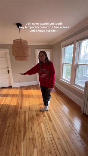 Tour of Jeff's Adorable Apartment