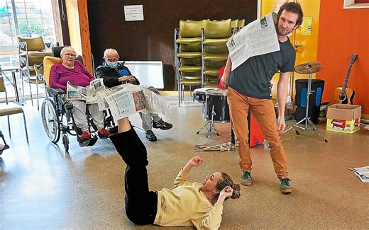 À Lannion, le cirque et la musique donnent de la couleur à la vie en Ehpad | Le Télégramme