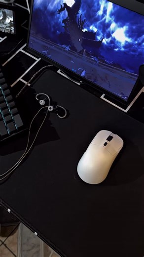 Cosmico | Setup | LapTop Setup 🤫 #setupinspiration #setup #computer #pcbuild #wallpaper #notebook #games #tech #setupgamer #gamingsetup | Instagram