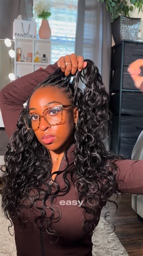 TyasiaRenae 🌷Beauty + Lifestyle on Instagram: "Changing up the style with DIY friendly miracle knots 🤭✨ I love how lightweight it feels - what do we think ? If you’re curious about this install DEETS: Hair: @ygwigs human hair feather crochet ( body wave 18inch) 🔗 in bio Packs used : 4 -For more beauty content follow along @tyasiarenaee- #hairstyleinspiration #trendingstyles #contentcreating #ygwigs #hairstyleideas"