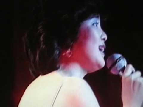 Teresa Teng performs her hit song Ocean Rhythm 海韻