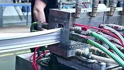 工厂塑胶PVC挤出成型的过程，真是大开眼界