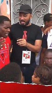 historia urbana ‪@ElAlfaElJefeTV‬ haciendo una entrevista