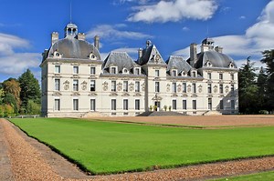 Cheverny Travel Guide - Expert Picks for your Vacation