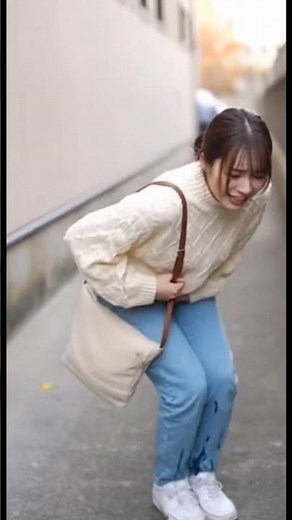 トイレまで我慢できず漏らしてしまう美人なお姉さん