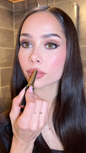 Jenna Tanisha on Instagram: "This + glitter for NYE 👀✨ @lorealparis Revitalift Eye Serum @maybelline Lumi Matte Foundation Loreal True Match Concealer @nyxcosmeticsnordics Jumbo Eye pencil NYX Eyeliner Maybelline Sky High Mascara NYX Buttermelt Bronzer & Blush 01 Loreal Colour Riche Matte Lipstick 520"