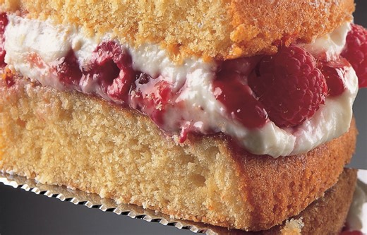 All-in-one Sponge Cake with Raspberry and Mascarpone Cream