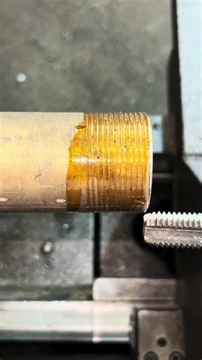 Veja como eu fiz essa rosca #usinagem #engenharia #ferramenta #machine #rosca