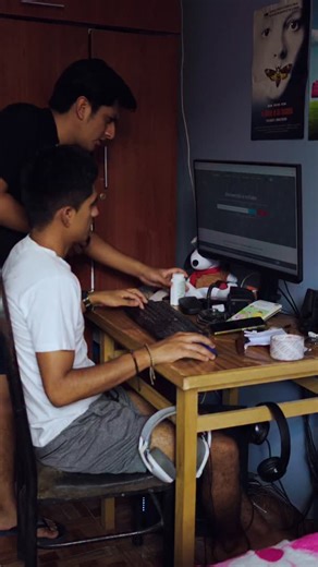 Arte_Hueveo on Instagram: "¿Qué aún descargas música? #cine #ficción #reflexiones"