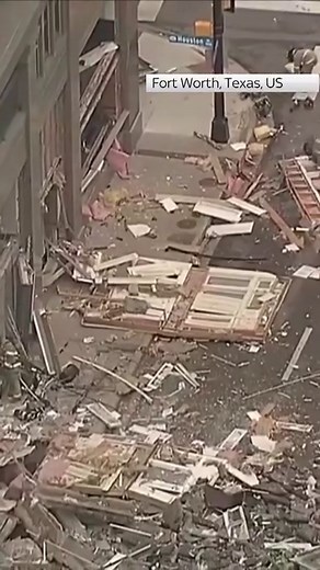 At least 21 people have been injured, one critically, after an explosion at a hotel in Fort Worth, Texas. Large amounts of debris and entire sections of wall were scattered across the road after the blast at the 20-storey Sandman Signature Hotel. 🔗 Link in bio to read more #Explosion #Texas #hotel #SandmanSignatureHotel | Sky News