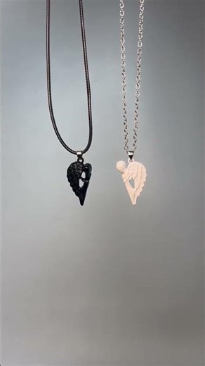 Different types of lockets with new designs which are made of silver and gold.