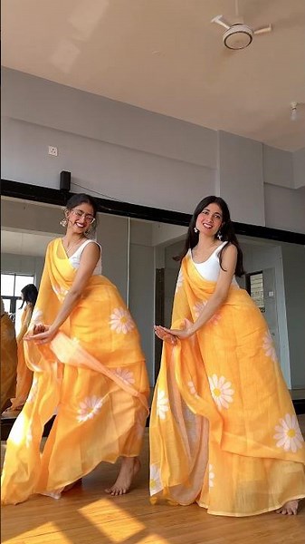 Saree ke fall sa!💛#youtubeshorts #dance #trending #shorts #viral #shortvideo #viralvideo #love #fyp