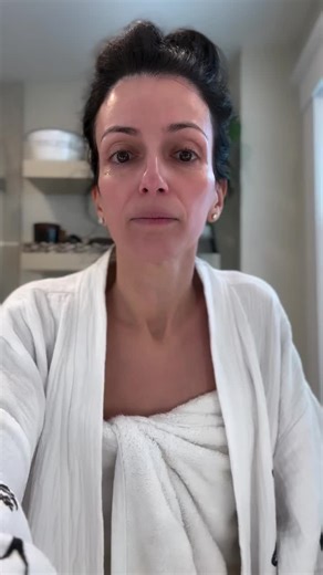 Transdermal estradiol meaning it is delivered through the skin in a patch or a gel or a spray or a cream does not increase clot risk. #menopause #hrt #perimenopause #womenshealth #perimenopausehealth