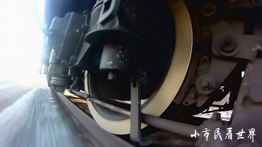 实拍：高速运行的火车刹车减速时刹车片是怎么变化的