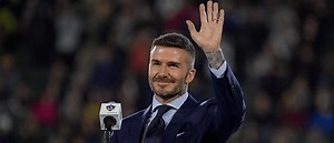 David Beckham's statue unveiled outside Dignity Health Sports Park | MLSSoccer.com