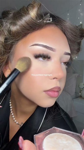 Fenty beauty diamond bomb highlight is my favourite🤍 #makeup #lashify #highlighter #viralvideo