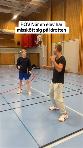 Tagga någon som inte sköter sig på lektionen 😅 #lärarepåtiktok #idrottslärare #foryou #fördig