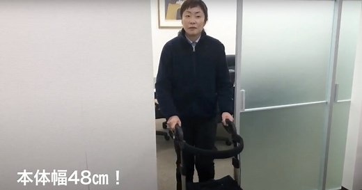 狭い場所でも使いやすいコンパクトな歩行器