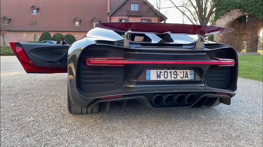 Bugatti Chiron: Start and Rev Off