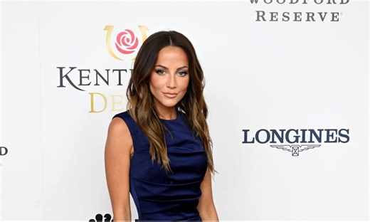 [PIC] Kay Adams serves major fashion goals in leopard print fur coat as she braves -13° during Rams vs. Bears playoff game at Soldier Field