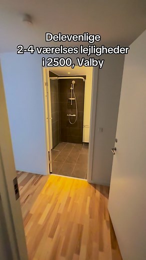 ✨ Nye lejligheder i Valby – klar til indflytning! ✨ Drømmer du om et hjem med moderne design, store vinduer og masser af lys? Så skal du se Montagehuset i Valby 👇 Her får du 2-4 værelses lejligheder med altan, kvalitetsmaterialer og en planløsning, der gør hverdagen både nem og hyggelig. Perfekt til både singler, par, venner og familier 🏡💛 Beliggenheden gør det kun endnu bedre: 🌿 Grønne områder og Valbyparken tæt på ☕ Hyggelige caféer og lokalt byliv 🚇 Kort afstand til station, bus og Viger