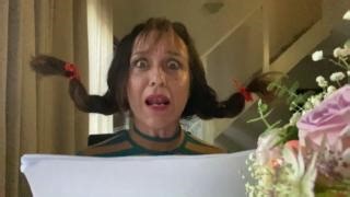 116 reactions · 23 shares | Gelukkige Internasionale Kinderboekdag! Wat weet jy van Pippie Langkous? Die einste me. Langkous vertel sommer self so ‘n bietjie meer oor haarself. Geniet dit en sit ’n Pippie-boek op jou leeslysie! #Afrikaans #boeke #boekedag #2025 #skrywers | ATKV | Facebook