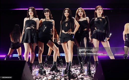 妮查归来！iHeartJingleBall更新女娃KIISJingleBall相关舞台视频。