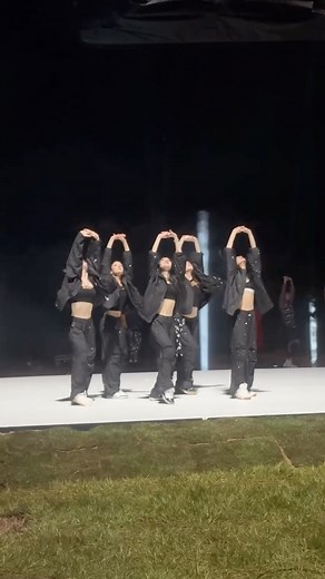 ITZY on Instagram: "ITZY “GOLD” MV | ON THE SCENE 🎥 PERFORMANCE BEHIND #3 #ITZY #MIDZY #ITZY_GOLD"