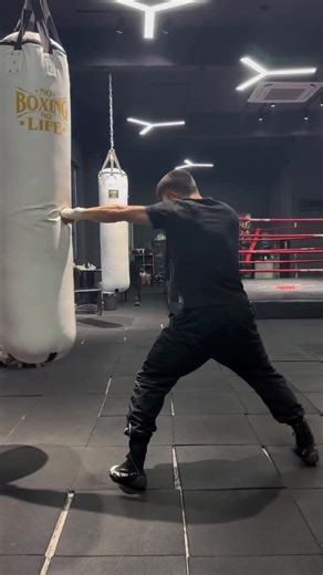 熊政奇 | Different attack rhythms in the combination punches produce different effects.#boxing #boxingtraining #boxingtechnique #boxingtrainer #fighting | Instagram