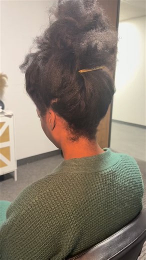 NEW YEAR SPECIAL — JANUARY ONLY! ✨ 💇🏾‍♀️ small square parted knotless braids past butt 💕 January books are officially OPEN 💫 Start the year off fresh with a protective style you’ll love. 💸 $75 OFF with code: #NEWYEARLOVE 📅 Valid for January appointments only 📌 NEW appointments only — existing appointments cannot use this code 💳 $50 deposit required to book Limited availability — secure your spot now 🤍 📲 Book today | @hairbyletaati #braidsdallas #dallashair #dallasknotless #braiding | H