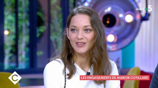 Marion Cotillard découvre grâce à Anne-Elisabeth Lemoine les jolis compliments que lui a faits Penélope Cruz