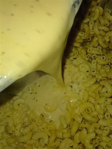 made a delicious mac and cheese for a client #mac&cheese #viral #viraltiktok #viraltiktok #iconiccateringja
